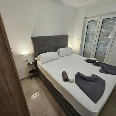 Vila Spacious With Outdoor Swimming Pool In *