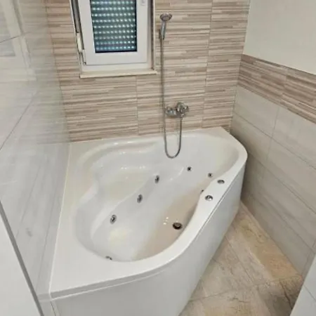 Spacious With Outdoor Swimming Pool In Trogir