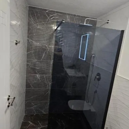 Vila Spacious With Outdoor Swimming Pool In