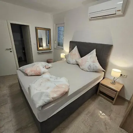 Spacious With Outdoor Swimming Pool In Villa Trogir