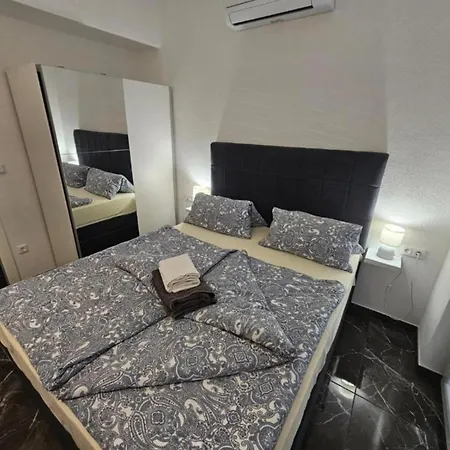 Spacious With Outdoor Swimming Pool In Vila Trogir